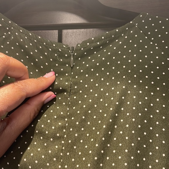 GORGEOUS TALL relaxed jumpsuit with tie front in a green with polka dots in US14 - Picture 7 of 10